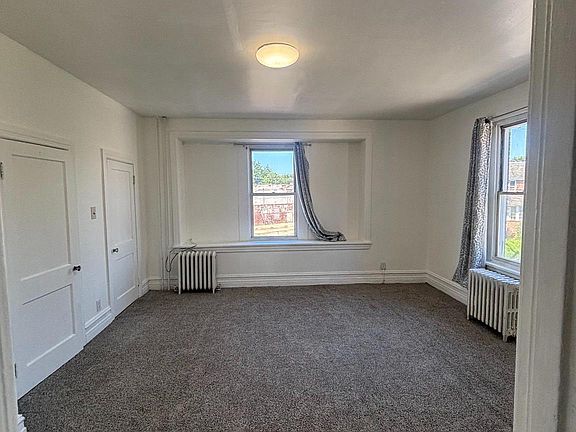 5th image of 923 Hyatt St