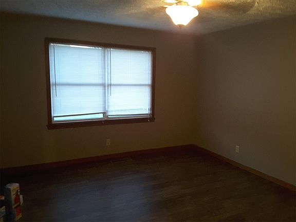 3rd image of 501 E Walnut Ave