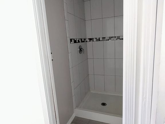 4th image of 3077 Valle Ave #1