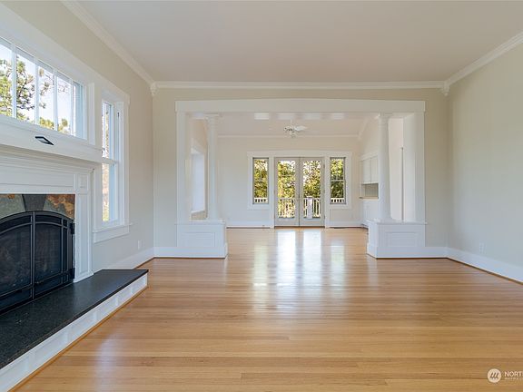 4th image of 15 SE Birch Avenue