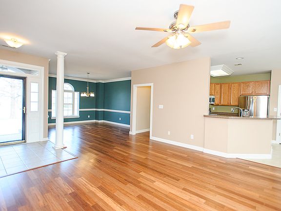 3rd image of 3063 S Lakebridge Dr