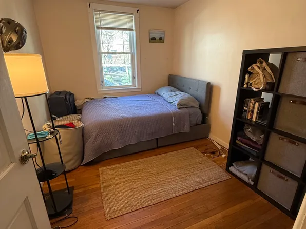 28-30 Eustis St #2R, Cambridge, MA 02140