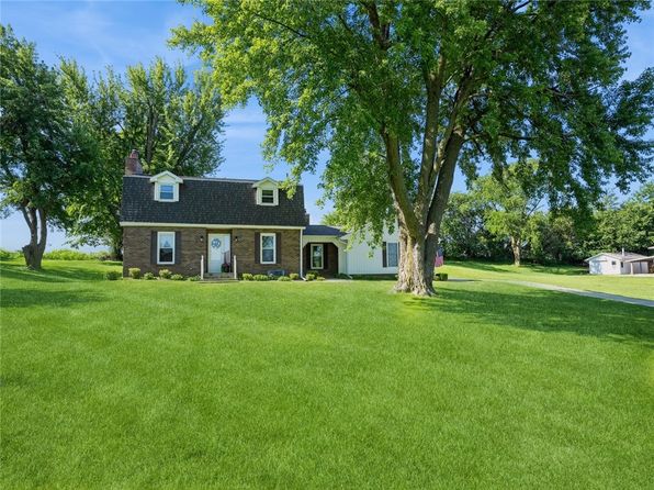 1221 S 20th Ave W, Newton, IA 50208