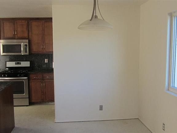 3rd image of 597 Fairlane Pl