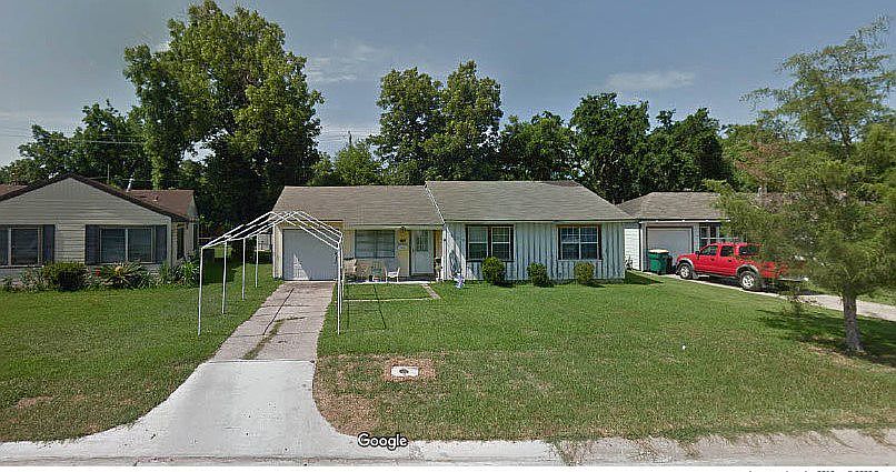 1st image of 403 N Circle Dr