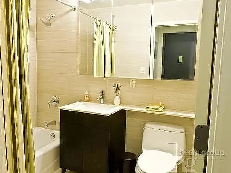 25-19 27th St #5C — Photo 4