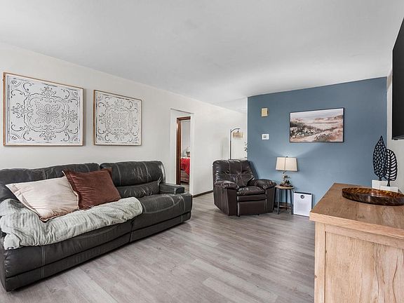 5th image of 405-407 Simonson Street