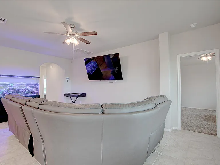 1317 Cesarina St — Photo 4