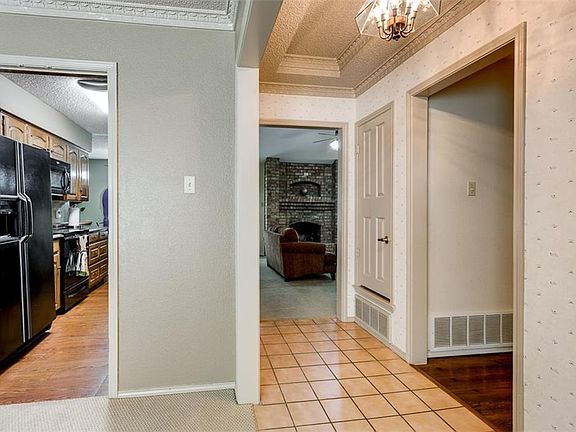 5th image of 8009 Lynda Ln