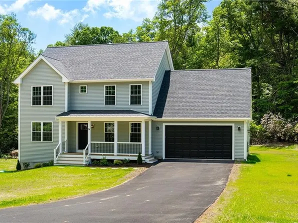 14 Elaine Dr, Hopkinton, RI 02833