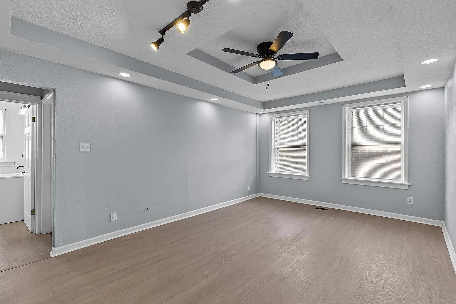3 bed, 1.5 bath, 1150 sqft, $1,520 — Photo 4