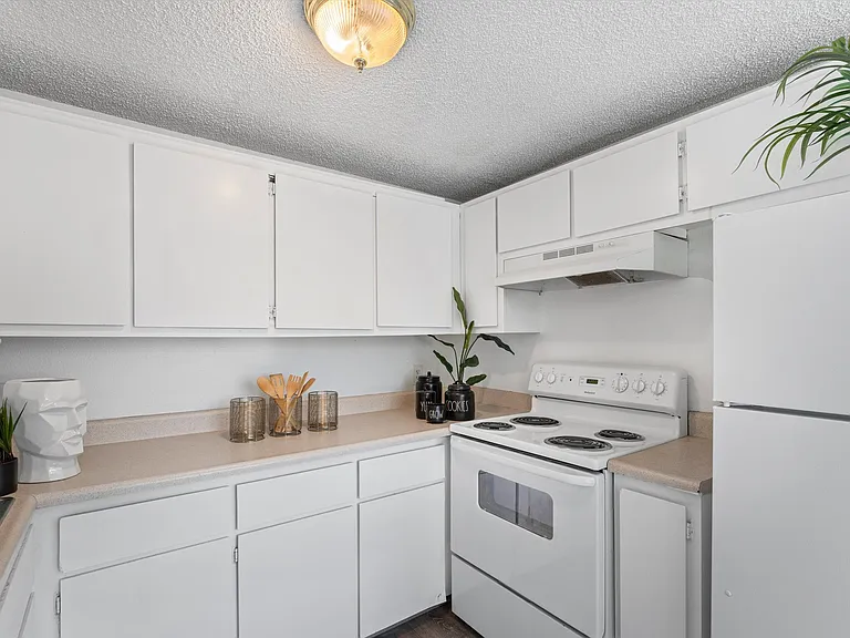 Mohawk Green Apartments — Photo 5