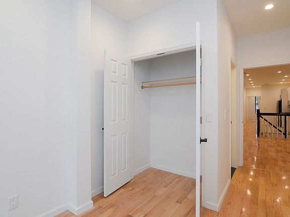 5th image of 738 Washington Ave #1L