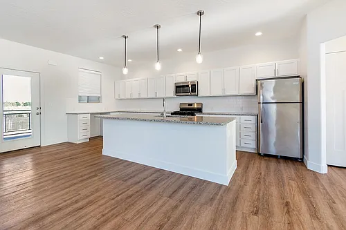 Redhawk Rentals Photo 1