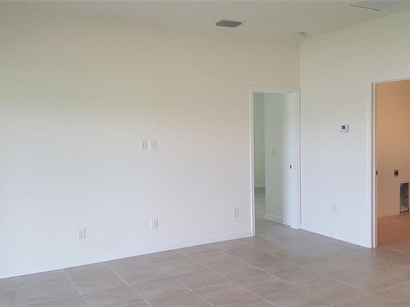5th image of 1236 NW 33rd Pl