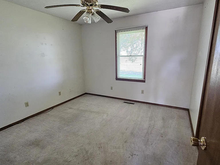 711 N Hemlock St — Photo 14