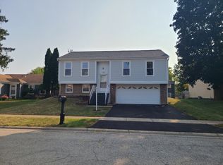 545 Hampton Ln, Roselle, IL 60172