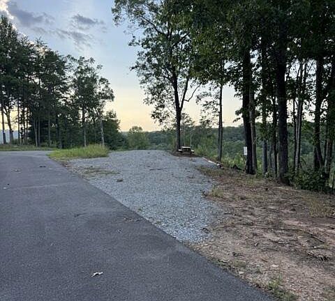 4th image of 290 Eagle Dr