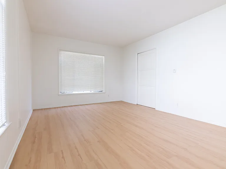 Gayley Manor Apartments — Photo 81