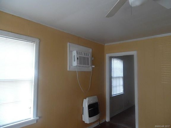 3rd image of 2630 Hillcrest St