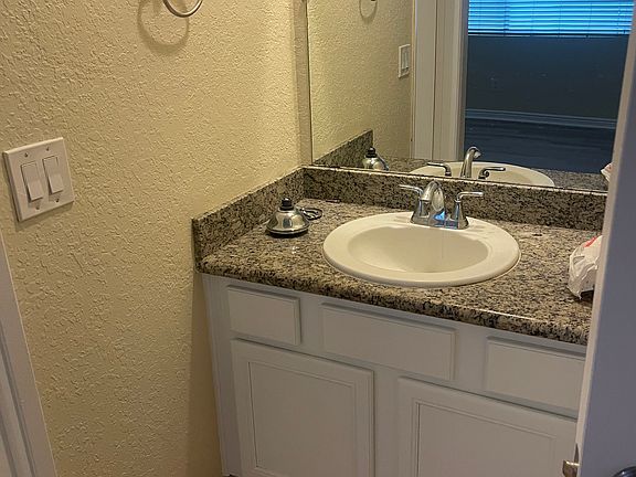 5th image of 78650 Avenue 42 APT 1209