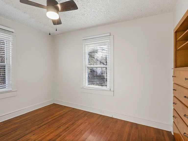 537 Huston St — Photo 12