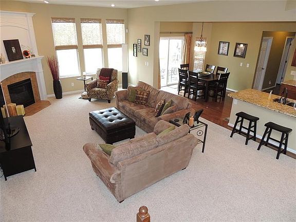 3rd image of 169 Edgefield Dr