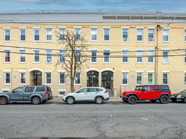 420 Division St APT 3