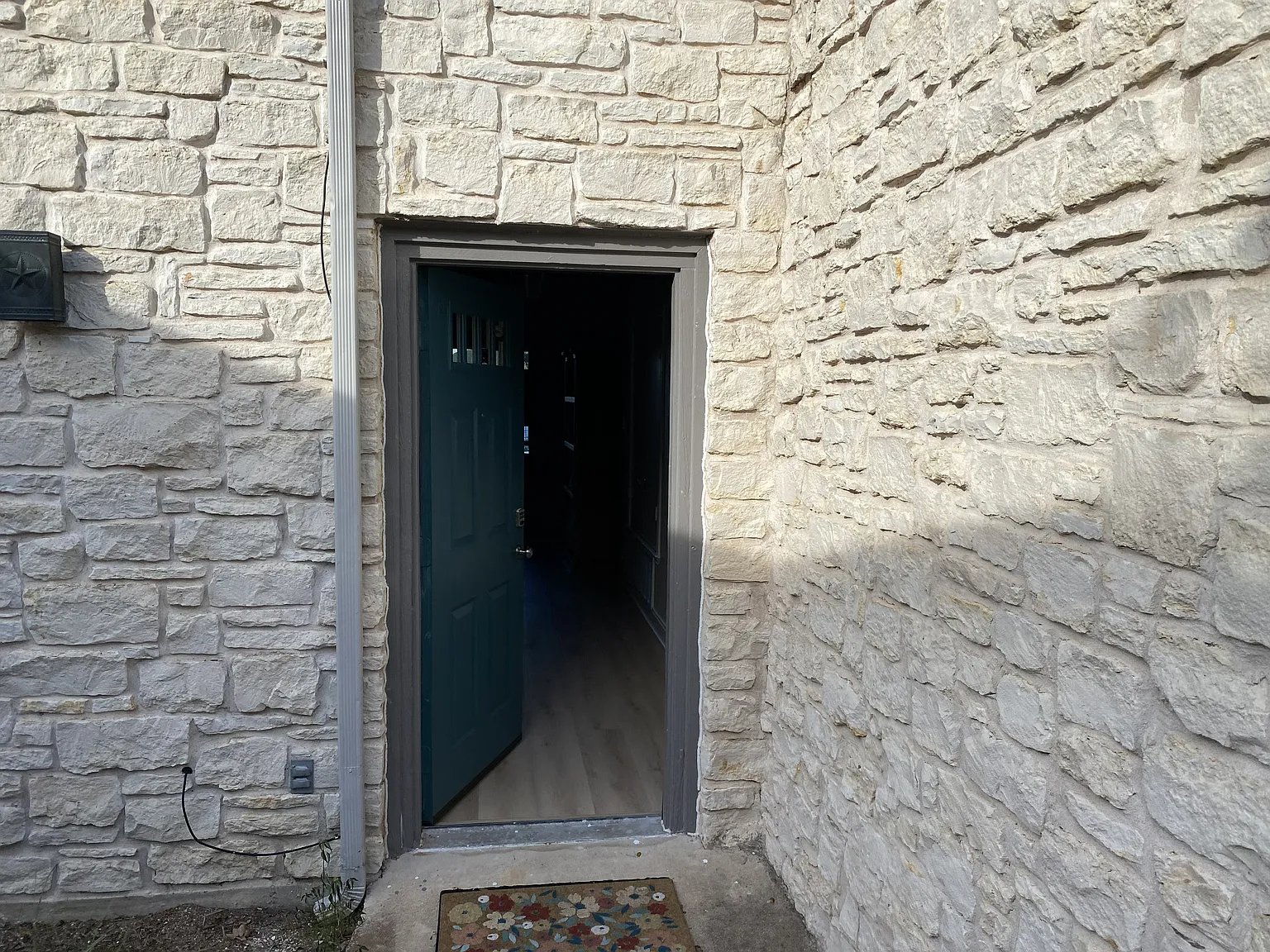 2 bed, 1629 sqft, $7,000 — Photo 4