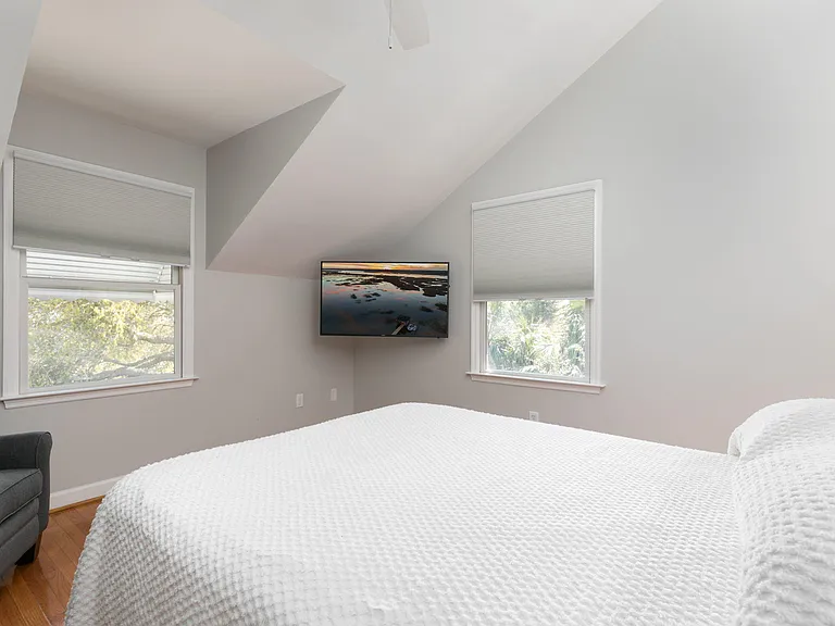 2262 Ion Ave — Photo 26