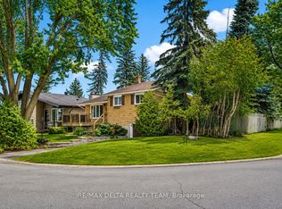 841 Balsam Dr, Ottawa, ON K1E1B8