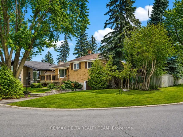 841 Balsam Dr, Ottawa, ON K1E 1B8