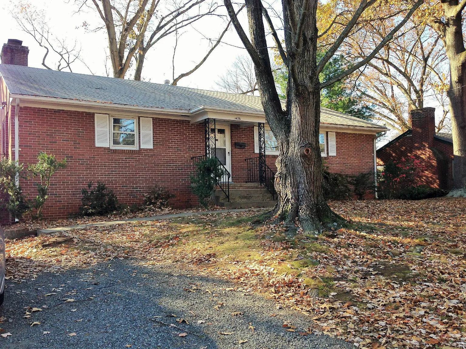 1426 Westwood Rd photo 1