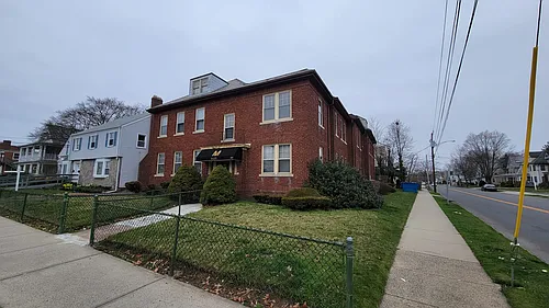 305 Main St Photo 1