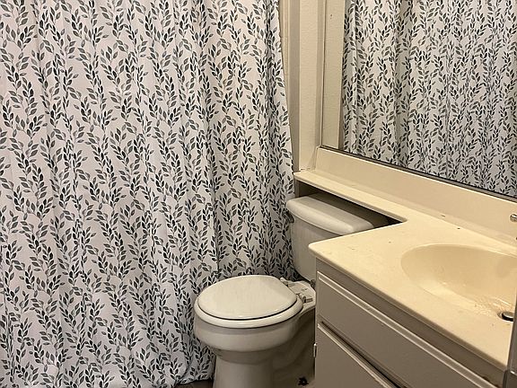 4th image of 17952 Kendall Cir