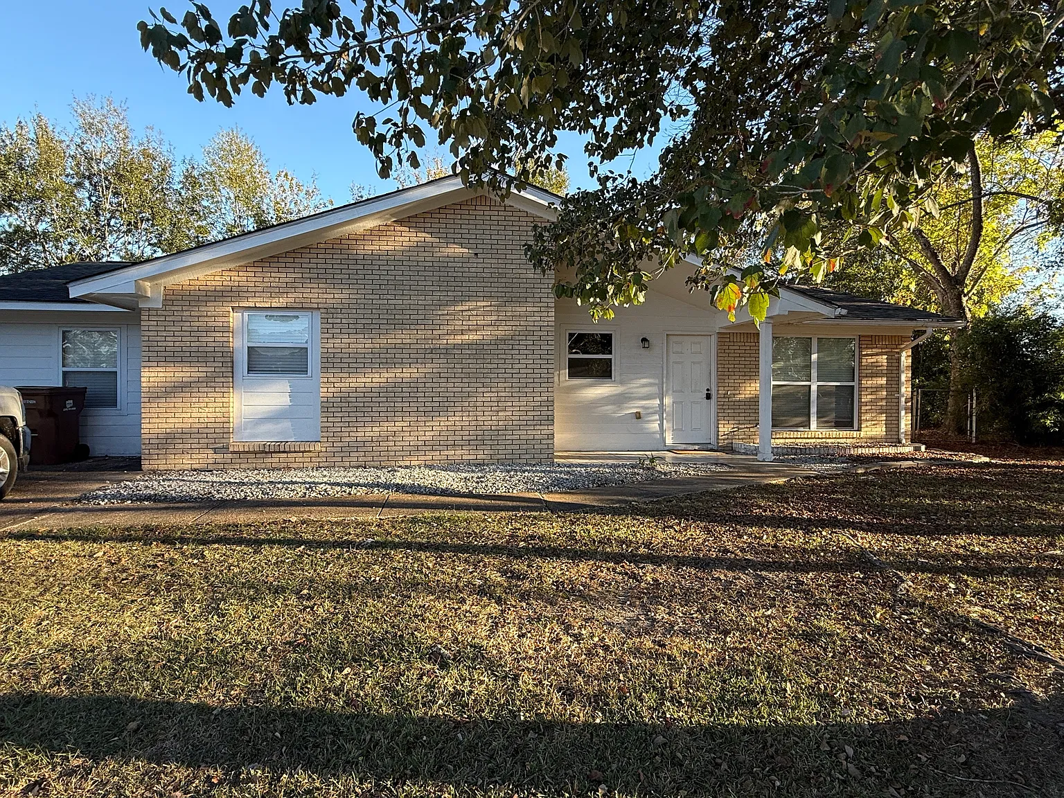 575 Meadow Dr — Photo 1