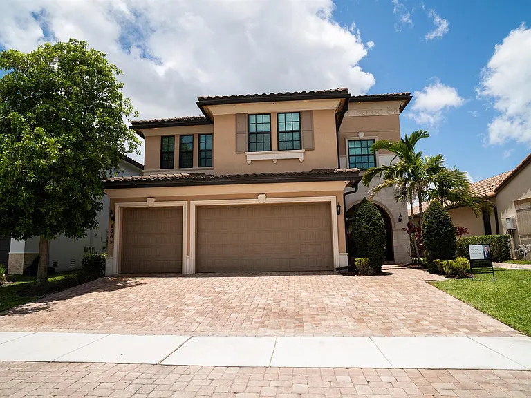 8665 E Baypoint Cir — Photo 2