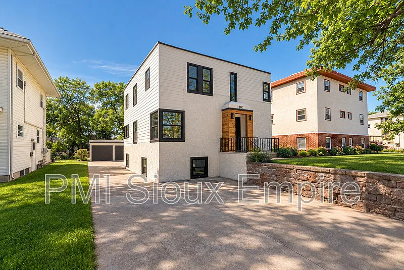 1303 S Center Ave #1