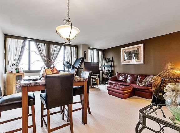 3rd image of 4800 S Lake Park Ave APT 1110