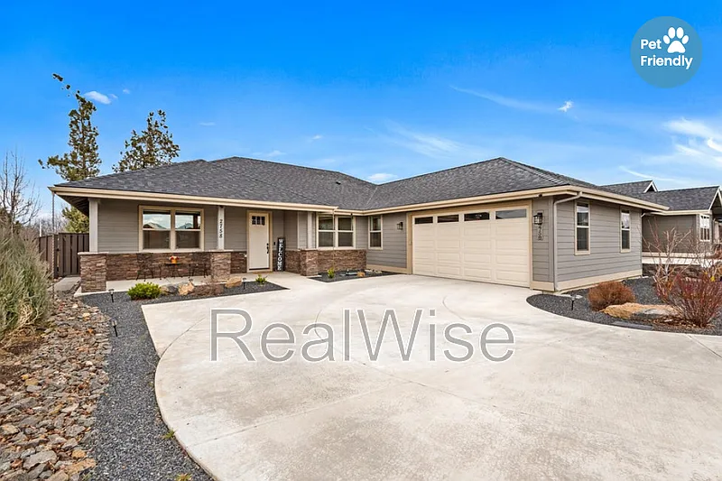 2758 NW 23rd Loop