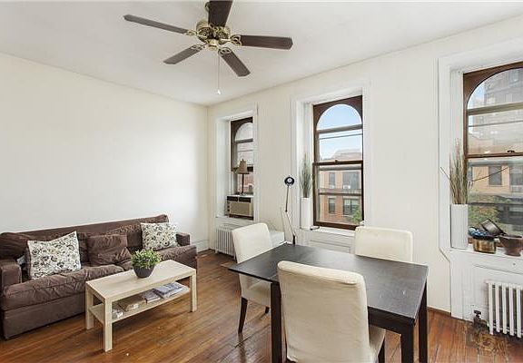 4th image of 111 Manhattan Ave