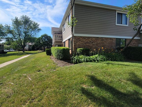 3rd image of 327 Lambert Dr Unit A1