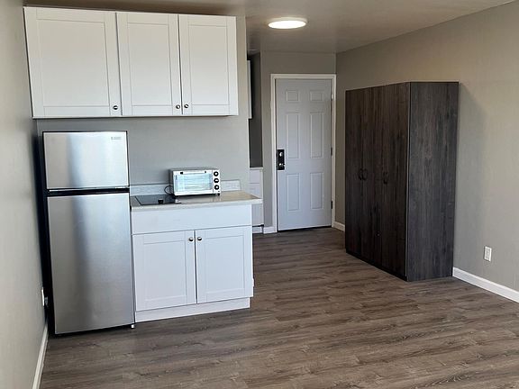 2nd image of 402 Saint Helens Ave APT 206