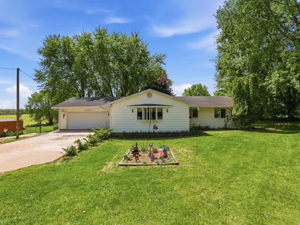 64469 66th Ave, Hartford, MI 49057