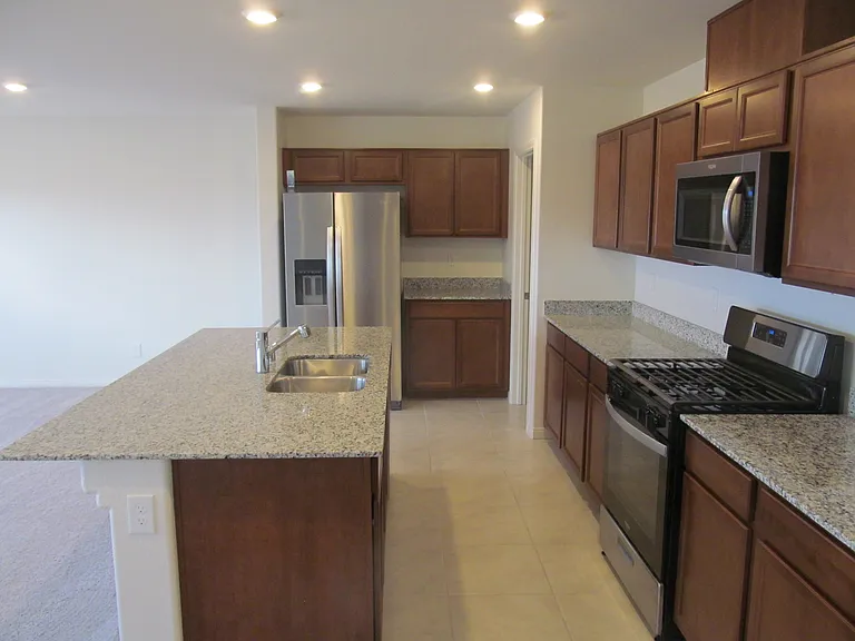 8110 Oakwood Bend Ave — Photo 4