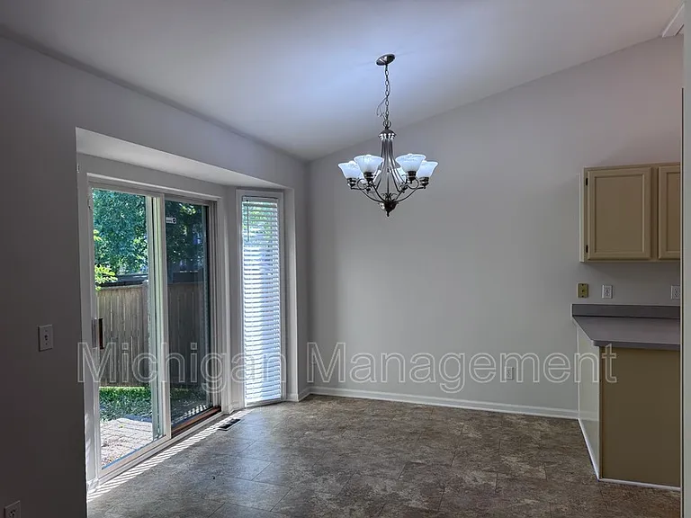 173 Algansee Dr — Photo 9