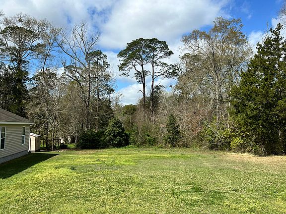 4th image of 405 Range Line St