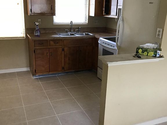 4th image of 2509 Broadway