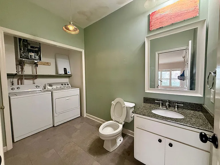932B Russell St — Photo 8