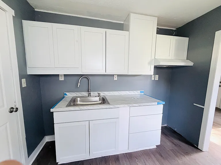 978 Kelly Ave — Photo 3